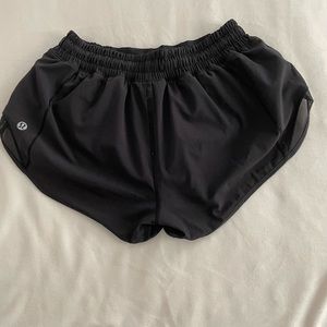 Black Lululemon Hotty Hot Shorts 2.5”